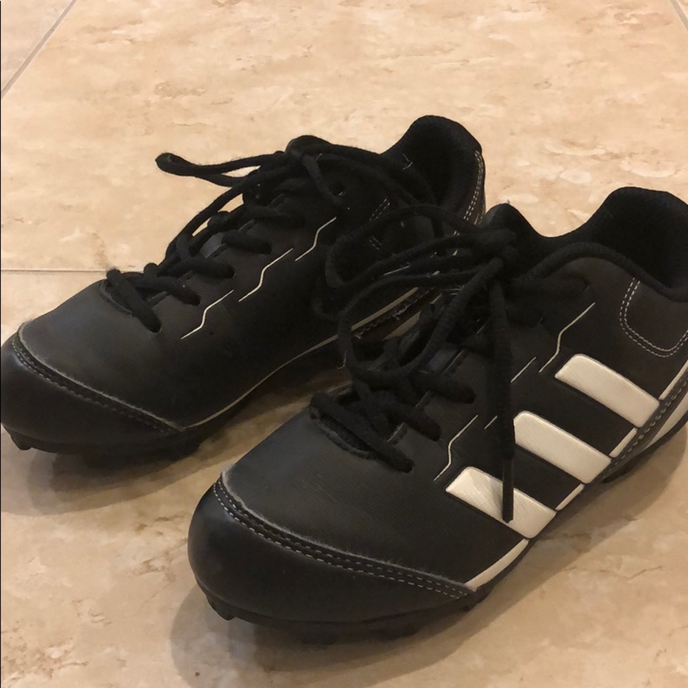 Youth baseball/t-ball cleats